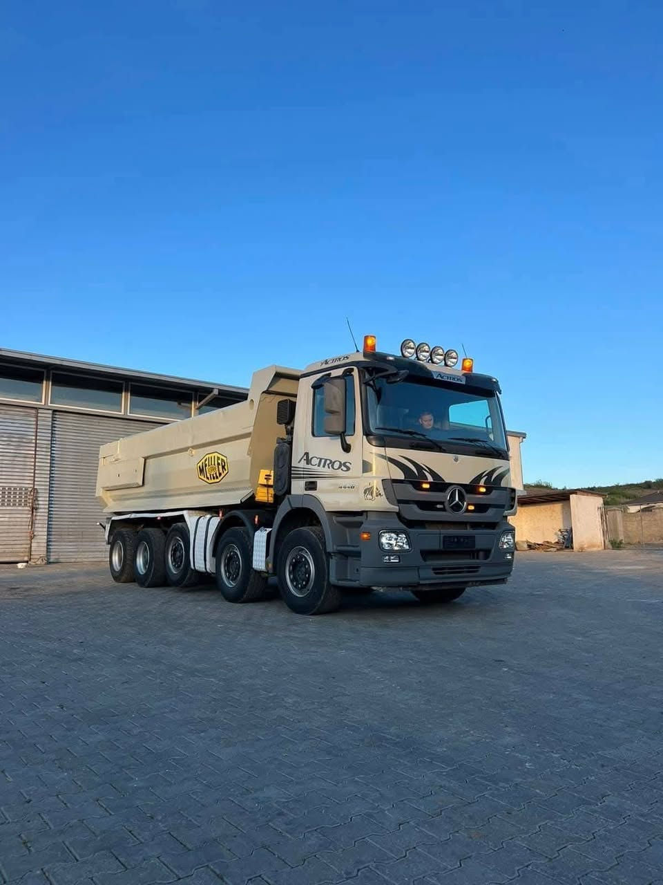 Mercedes Banz
Actros 44/48
سنة الصنع 2011
ناقل حركة اوتوماتيكي 
مجموعة جي اف 
شيال رتايدر 
عدد المحاور 5
نظام المحور 10x4
السعر 70 الف دولار 
شامل كمرك ضريبة شحن 
مدة الوصول 25 يوم بعد الحجز


**إذا كنت صاحب هذا الإعلان وتريد حذفه لأي سبب، رجاءا أرسل رسالة إلى الدعم الفني**