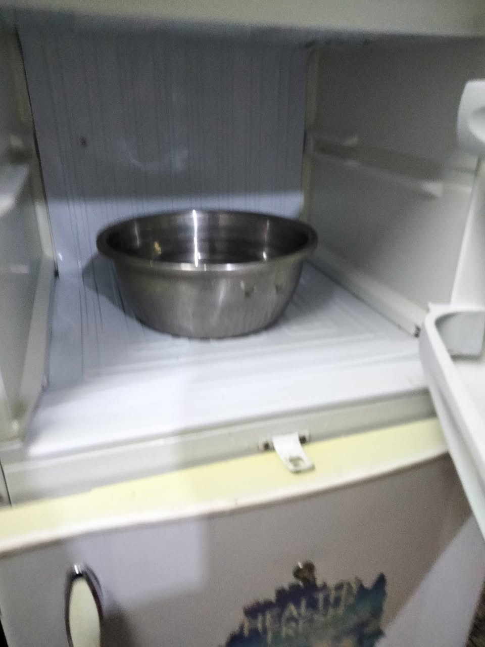 السلام عليكم ورحمه الله وبركاته ثلاجه لبيع بسعر 150 الف العنوان بغداد حي اور مقابيل جامع بيت مجيسر  الرقم ***********
