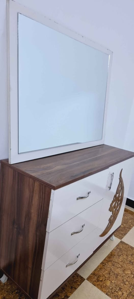 كنتور وميز تواليت  السعر : 350 وبي مجال للطيبين
العنوان: التاجي ام الجدايل 
الرقم *********** / ‎*********** الفلوجة, الأنبار
