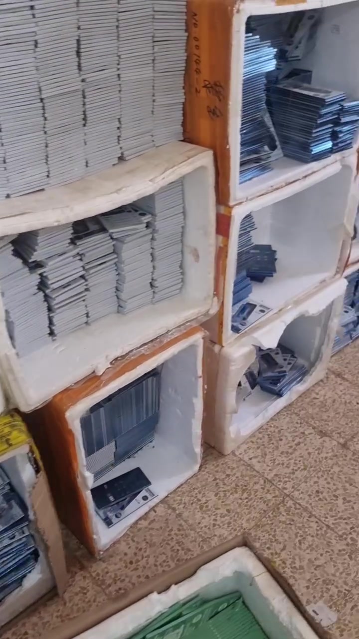 لواصق درجة اولى بيها طبقتين. حماية للشاشة وبعرض مغري القطعة ب250دينار واقل كمية للطلب 200قطعة لاصق يجيك مشكل بيه اكثر من 50 ايتم اكثرها جوكرات والكمية محدودة والتوصيل لكل محافظات العراق  للحجز على الرقم ***********
