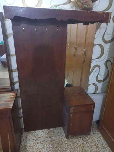 غرفة نوم مستعملة للبيع السعر ٢٥٠الف داخل خارج صاج مكان البياع ***********
