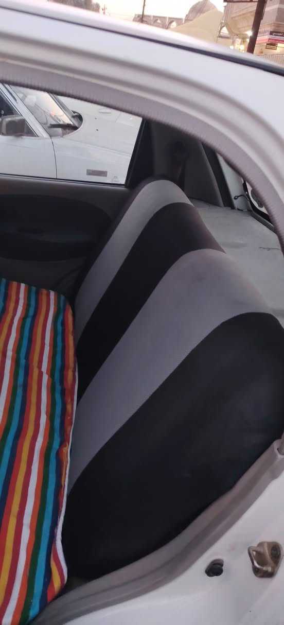 سيارة QQ لون ابيض 2013
للبيع 
محرك وكير شرط 
تبريد وتدفئة  شغال 
بدون صبغ بدون بارد 
صبغ فقط دوائر ودوسات 
طخم السيارة نص عمر
التايرات نضيفة 
الرقم والهزة جديد 
السيارة بأسمي 
شرط التحويل 
بيها ملاحظات كدام العين فقط .
السعر 37$ وبيها مجال 
للاستفسار 
***********
***********
