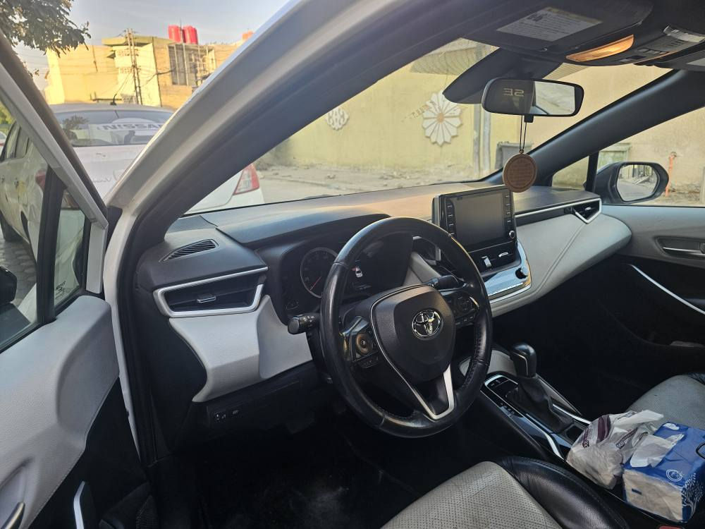 تويوتا كورولا 2020 SE (وارد أمريكي) - نظيفة جداً
​المواصفات:
​النوع: تويوتا كورولا (Toyota Corolla).
​الفئة: SE (فئة رياضية ومميزة).
​المحرك: 2000cc (قوي واقتصادي).
​الموديل: 2020.
​الحالة: السيارة بحالة ممتازة ومحافظ عليها.
​الملاحظات: يوجد "جاملغ" أمامي (موضح) معالج على البارد بشكل خفيف جداً دون أي أضرار تذكر، السيارة نظيفة وبدون إضافات أخرى.
​الإضافات والمميزات:
​مواصفات الفئة الرياضية (SE) المعروفة بالثبات والجمالية.
​أداء ميكانيكي ممتاز.
​تبريد ومحرك بحالة ممتازة جداً النجف, العراق


**إذا كنت صاحب هذا الإعلان وتريد حذفه لأي سبب، رجاءا أرسل رسالة إلى الدعم الفني**