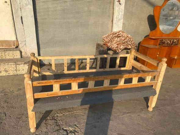 تخت شغل ثقيل السعر ٣٥ الواحد
عدد٣
الرفاعي قرب نفق الصحة
*********** موصل
