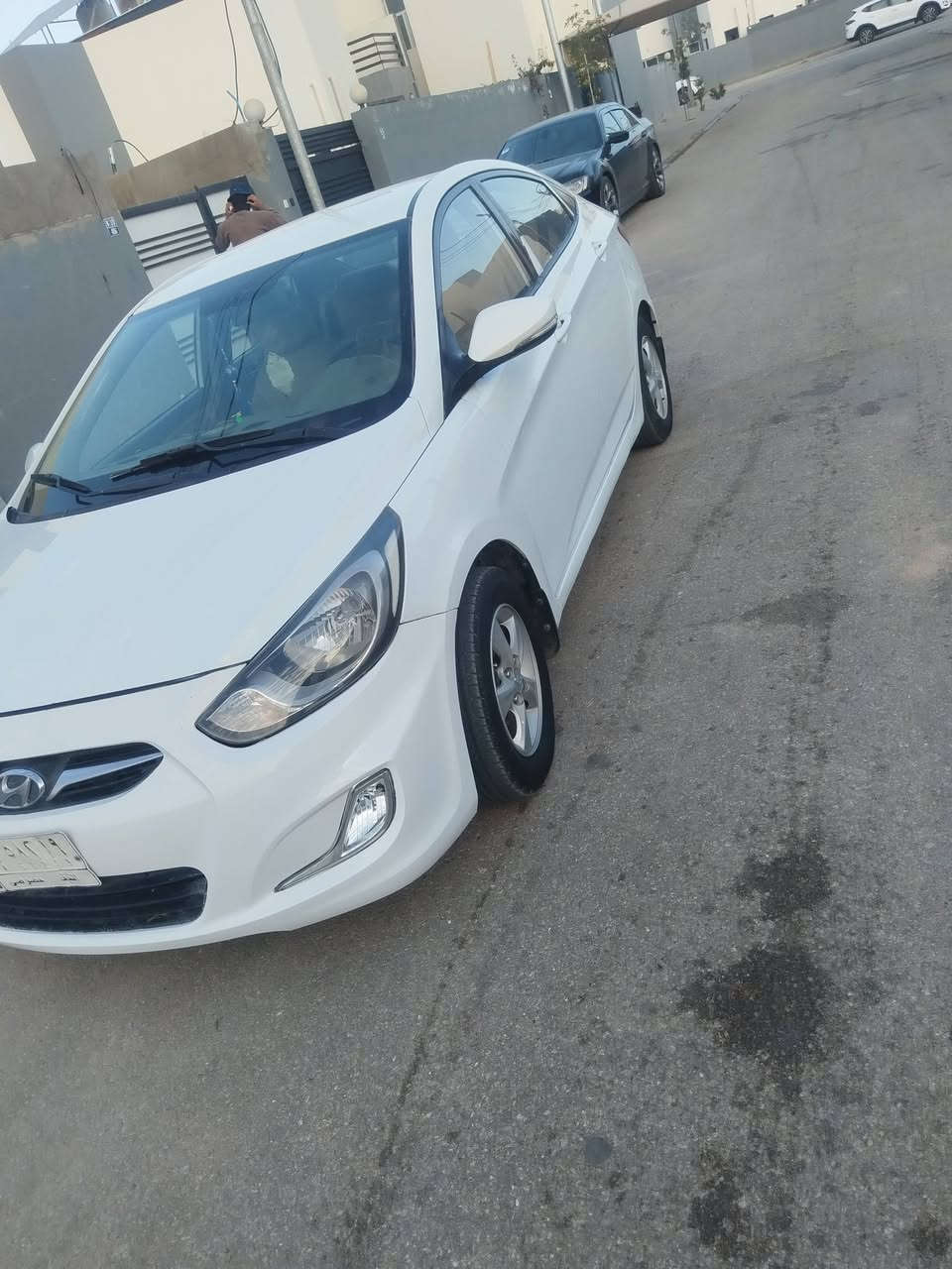 سلام عليكم اكسنت موديل 2015 مكينه وكير  1600 شرط حداديه وتخم تاير خير من الله بيه جاملغ امامي مبدل وصبغ نص الباب مكفوله من الضربه القويه شواصي لغود كفاله سعرها 90 وبيها مجال مكاني كوفه شارع المعمل ***********
