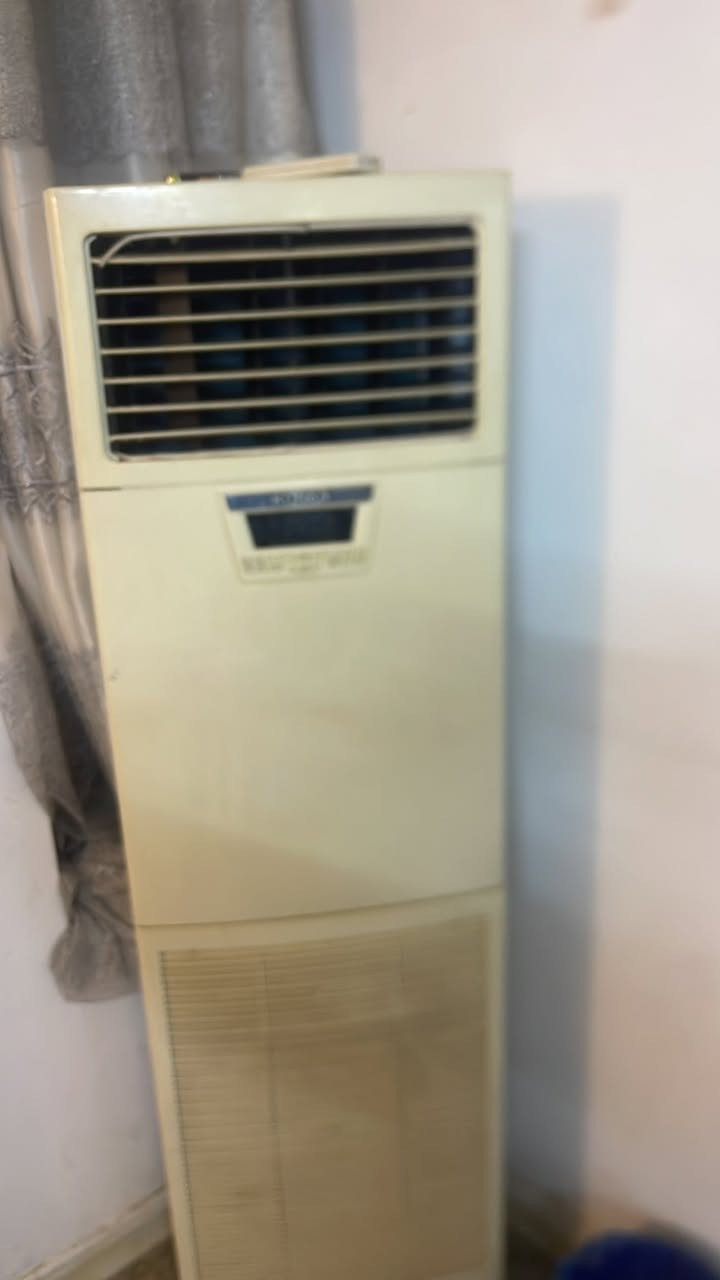 السلام عليكم عندي سبلت عمودي ثنين و ٣ طن ثاني ٢ونص البيع هذا رقمي ***********
