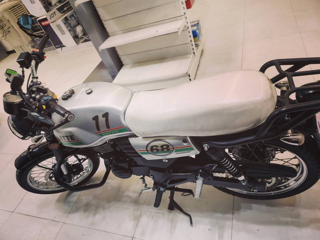 دايون لاتي
اوراق اصولي
موديل نهاية ال2020
كربلاء الجمعيه العباسيه
مابيه كل نقص بلاديه ١٧٥٠ بيه مجال للجناي وع باب اله
***********
