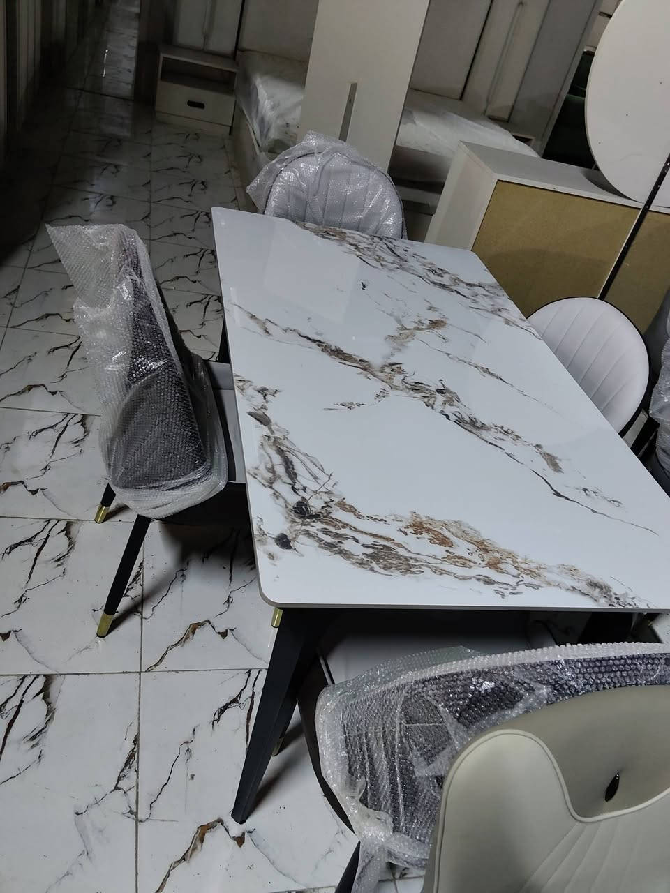 يتوفر ميز طعام بموديلات واحجام مختلفه 6كرسي و4كرسي بمتانه عاليه متوفر الآن في معرض الشركه الكائن طريق رفاعي نصر مجاور جامعة اوما الاهليه للاستفسار اكثر يرجى الاتصال على الارقام التاليه 
***********
*********** واتس فايبر تلگرام 
البيع بطريقة النقد والاقساط 
الشد والنقل داخل محافظة ذي قار مجانا 
صيانه مجانيه لمدة سنه كامله
