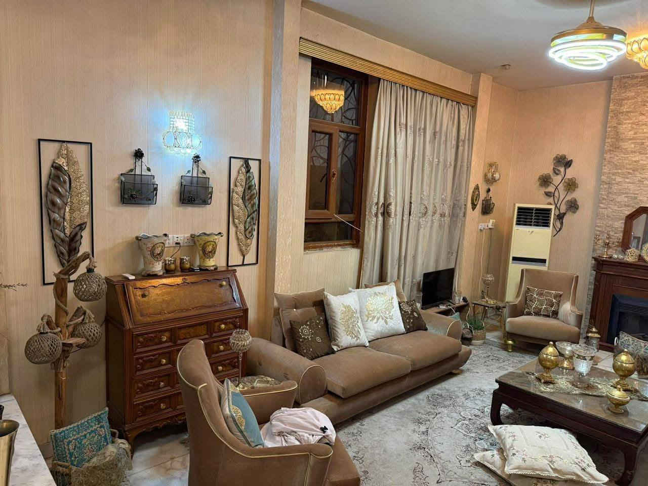 دار للبيع ملك صرف
بستان الحلو
المساحه ١٥٠متر الواجهه ١٠متر
طابقين 
يحتوي على ٣ غرف نوم وصاله وكلدور ومطبخ ومجمع صحيات
للاستفسار *********** سيد علي
مكتب الوسيط
