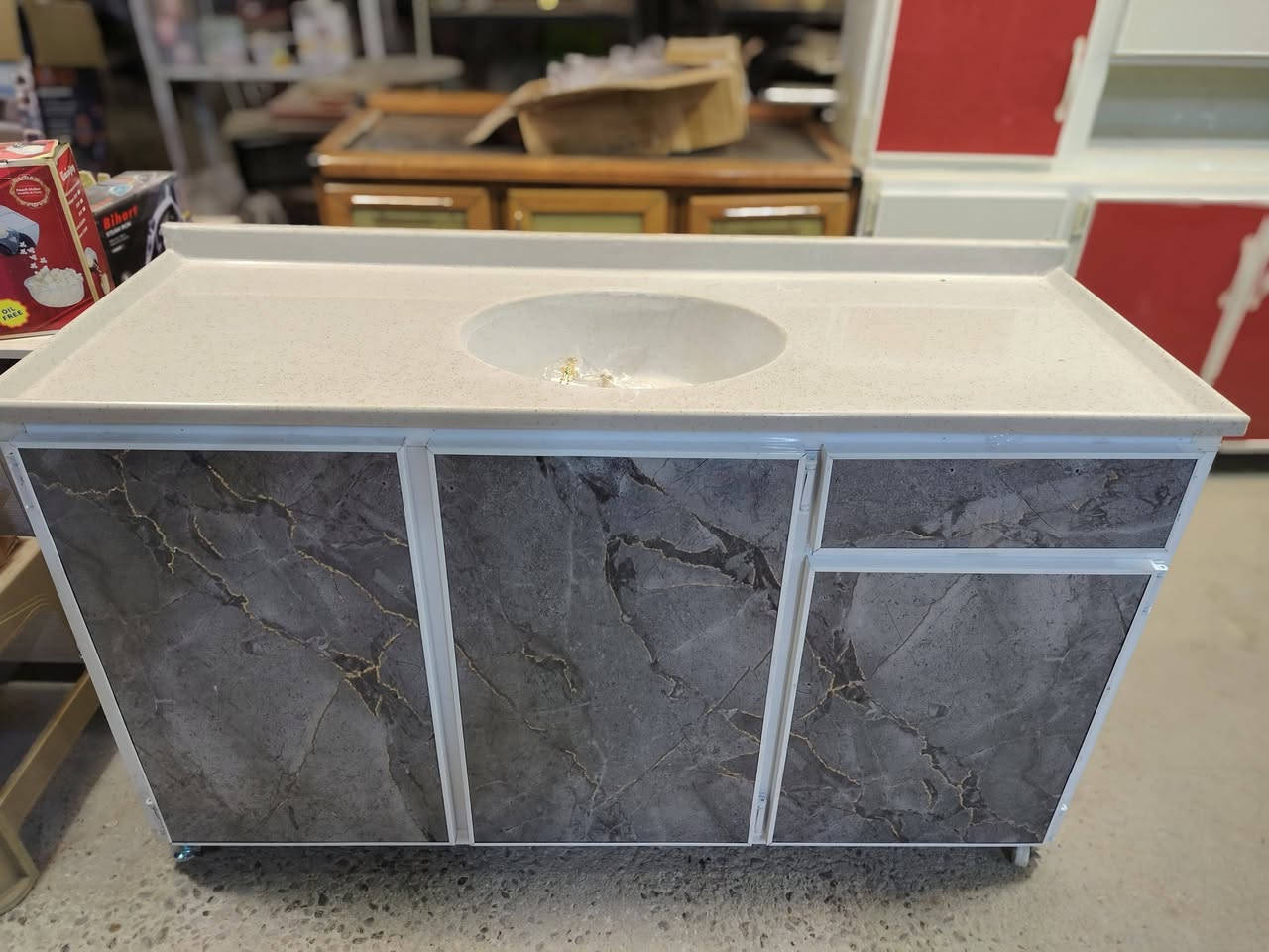 وعلئ بركت  الله  يتوفر في مجمع  دبي دواوين 11 مقعد بلوك اسود غير مستخدم ضمان سنتين  وكاونترات جديده وغسالات جديده مواد منزليه اخرئئ ومكانيس كهربائيه   وسنكيات. جديده غير مستخدم توجد  خدمه توصيل 
العنوان البكرلي الثالثه شارع مدرسه ابن طاوس مجمع دبي واتساب ***********
