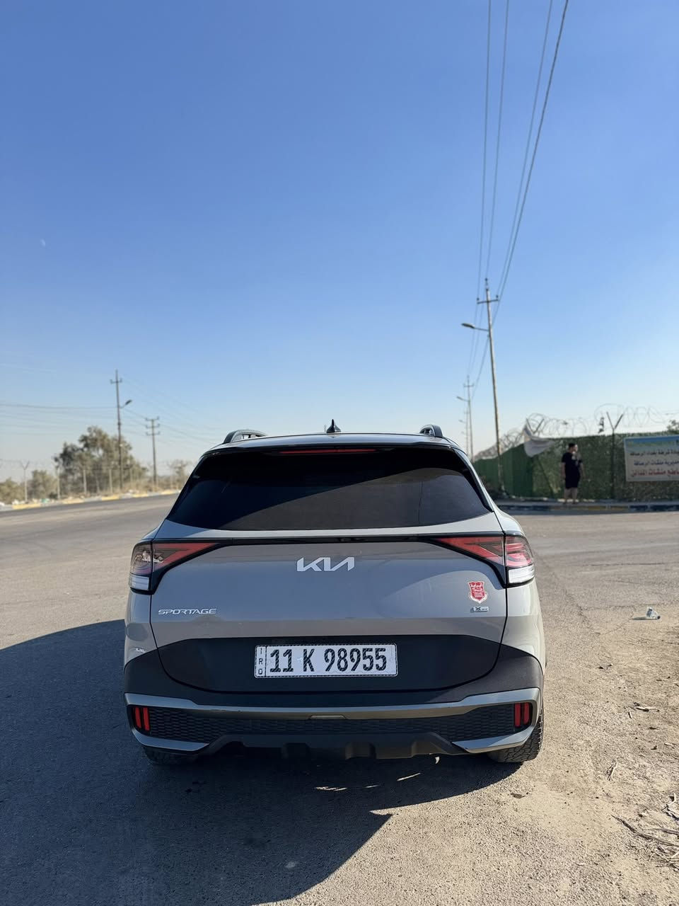 السلام عليكم للبيع كيا سبورتج 2023 برستيج اكس برو اعلى فئه
لون اسمنتي وقماره سوده بلاد تو كلار 
رادارات من 4 جهات (4x4).
تحديد مسار وكشف النقاط العمياء.
كاميرات 360 درجة.
نظام مكابح أوتوماتيكي في حالات الطوارئ.:
تحديد مسار وقياده ذاتيه 
شحن لاسلكي للهواتف.
أبل كاربلاي وأندرويد أوتو.
تشغيل عن بعد. 
شاشه كبيره متصل
قطعتين تبريد
كشنات اسود جلد 
وبعد بيها مواصفات 
بدون ايرباك
السعر215وبيها مجال حك الجيه 
***********
مكاني بغدادجسر ديالى القديم
