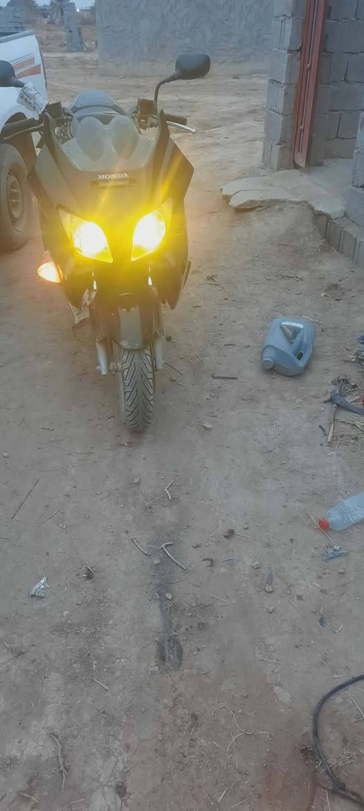 سلام عليكم فورزه 06 لبيع سعرهه 800وبيه مجال قليل مكان واسط***********
