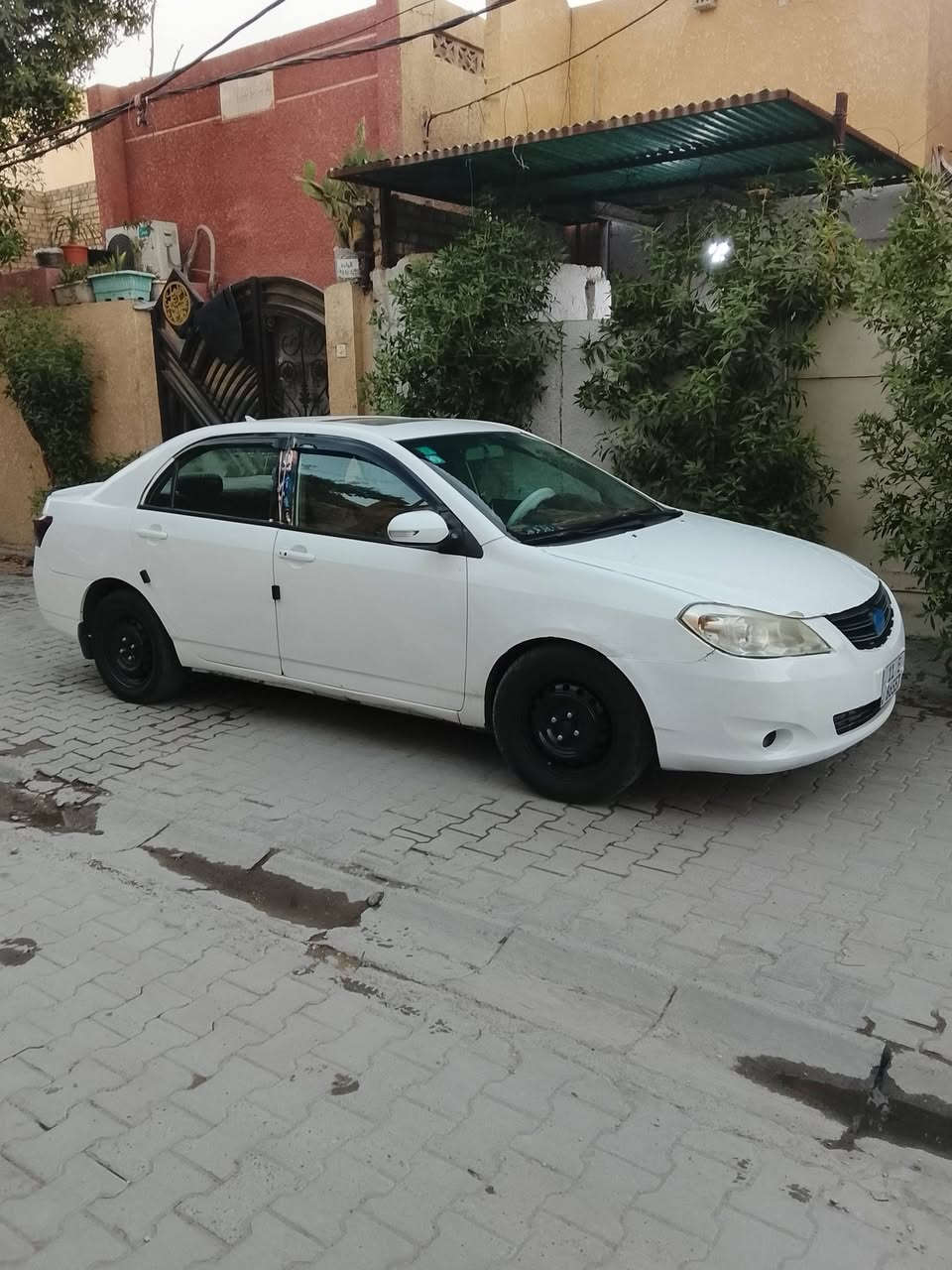 السلام عليكم بيوايدي G3 موديل 13 بصمه
السيارة بسمي
 كير ومكينه مكفولات 
هزه جديده 
تبريد ثلج 
بدون ضربه 
سعرهه 50 
للاستفسار ***********
بي واتساب
