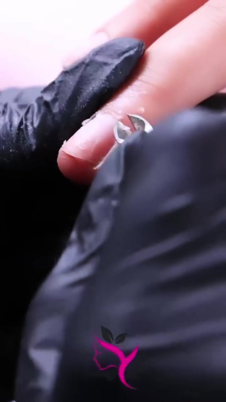 دزاين اظافر احمر النتيجة بنهاية المقطع🔥 💅
صالون ڤينوس ارت بغداد الدورة
للاستفسار الاتصال على ***********
#اكسبلورexplor #الدورة #fyp العراق #like
 رأيكم بالنتيجة♥️

