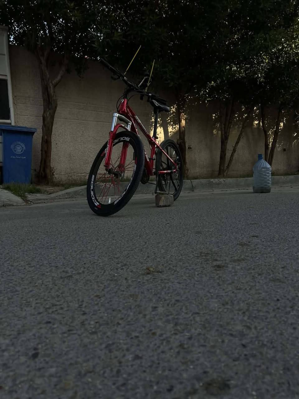 السلام عليكم بايسكل للبيع حجم 24 مكاني حي الحسين رقم واتساب ***********
