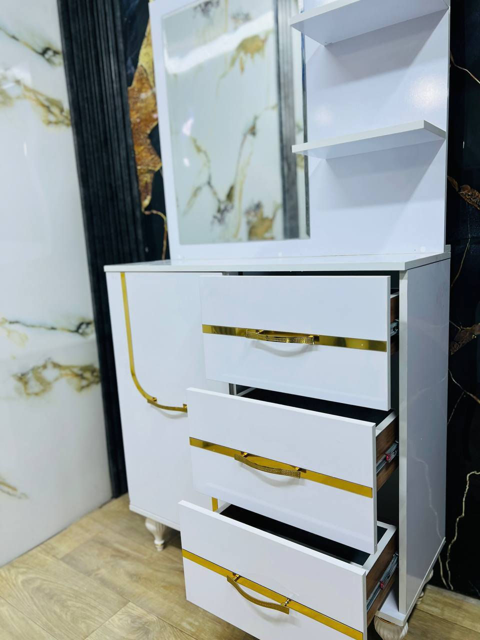 ميز تواليت شغل درجة اولى 
السعر 120الف 
الارتفاع 160 سم 
عرض 90 سم 
عمق 35 سم
يوجد لدينا خدمة توصيل لجميع للمحافضات الصويرة, واسط


**إذا كنت صاحب هذا الإعلان وتريد حذفه لأي سبب، رجاءا أرسل رسالة إلى الدعم الفني**