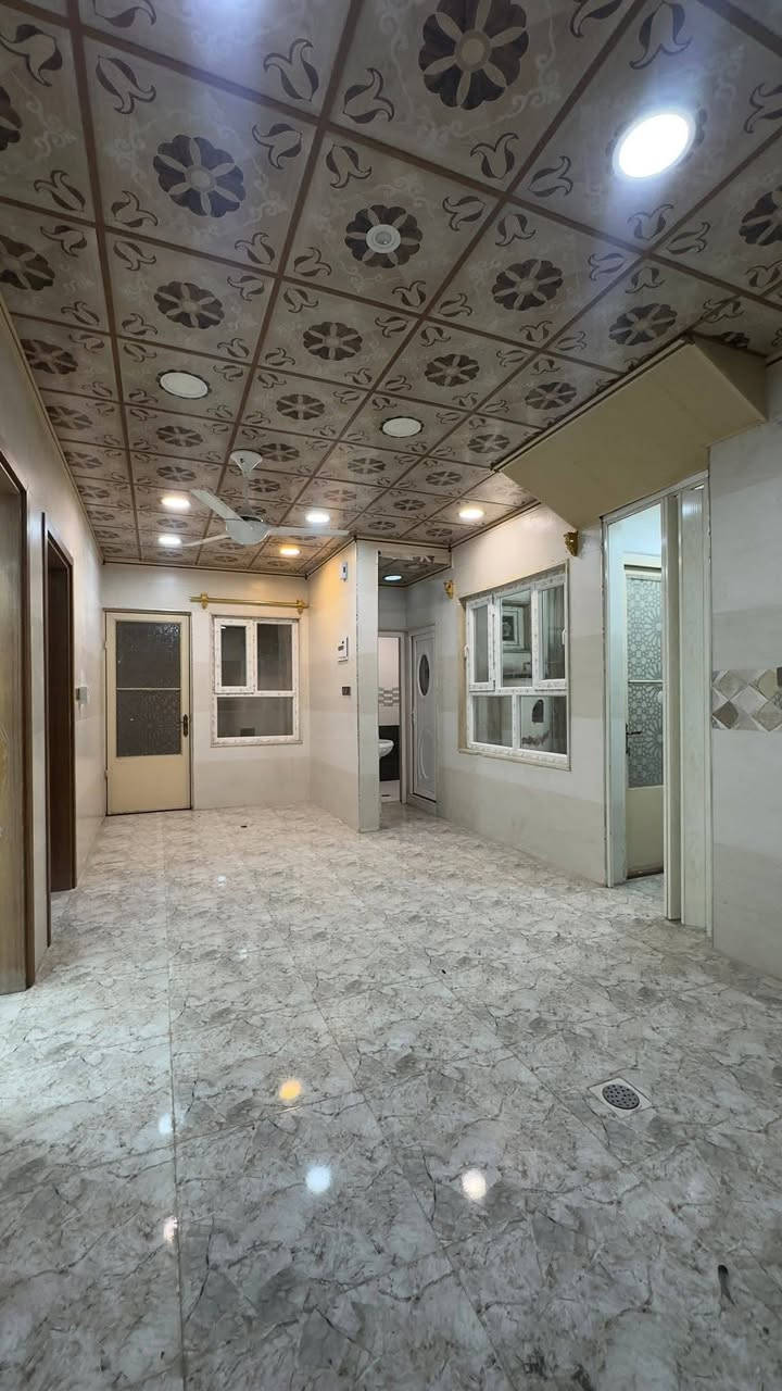 السلام عليكم بيت يجار في الصديق طابق ارضي غرفه هول مطبخ صحيات وستقبال بناء 🏢 حديث فول فول موقع مميزه خلف منتزه الصديق التواصل ***********اسيا ***********
