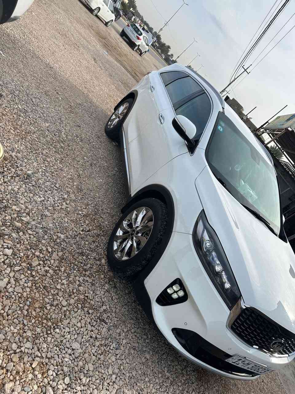 ‏ كيا سورنتو موديل2018
‏ملاحظة بها صبغ ابحافت البنيد 
‏ وبيها باردجاملغ الأيمن
‏ كما وضح بالفيديو السيارة ماشية 99
‏السيارة باسمي. ***********
