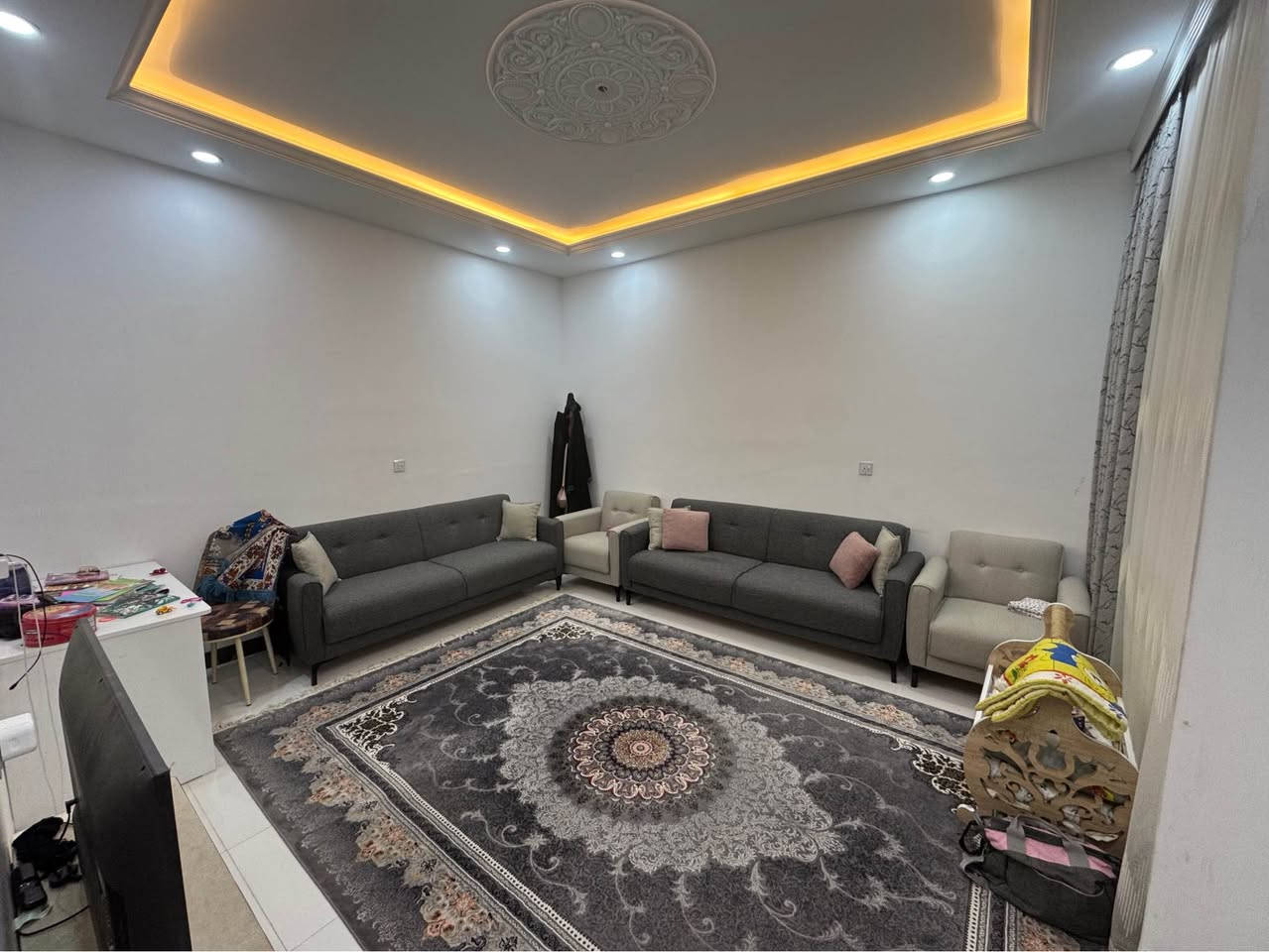 � خانوو بۆ فرۆشتن – 32 پارک (چوارگۆشەی زێڕین)

دەرفەتی باش بۆ کڕینی خانوویەکی نوێ‌ دروستکراو لە شوێنێکی نایاب لە ناو چوارگۆشەی زێڕین – 32 پارک.

🔹 تایبەتمەندییەکان:

 • بینای نوێ
 • سیستەمی فلات
 • چێشتخانەی تەواو (مەتبەخ)
 • ڕووبەری: 200 مەتر چوارگۆشە
 • شوێنی نایاب و نزیکە لە هەموو خزمەتگوزارییەکان

🔹 نرخ: گونجاو بۆ گفتوگۆ

📞 پەیوەندی:
***********
یان پەیوەندی لە تایبەتی أربيل, العراق
