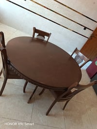 ميز طعام • صاج اصلي • ٤ كراسي