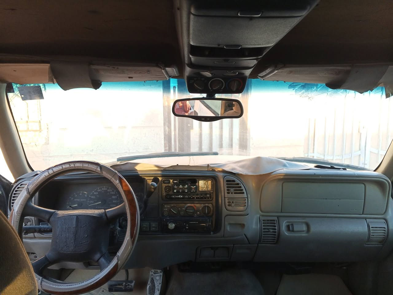 السلام عليكم شوفر ليت 1999محرك 454 كير 1000شرط كفاله سياره حداديه جديده كهربائيات كلها شغاله طخم تاير جديد السياره مكفوله من العيب الشرعي والضربه السياره جاهزه وتىرايك وين ميعجبك سنويه لغايه 28 مشروع وطني السعر 35 واذا اكون مرواس عادي مكان السياره ذي قار قرب جامعه ذي قار 
*********** متواجد واتساب
