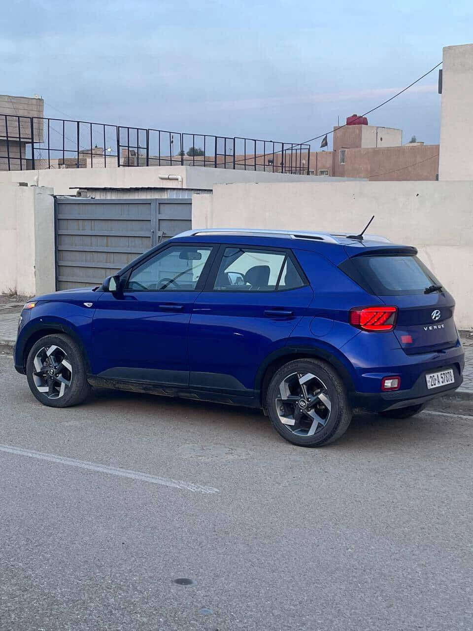 السلام عليكم 

 للبيع  هونداي فينو موديل 23 مرقم ديالى بسمي نكليزي                مواصفات فول عدة الفتحة لون ازرق ❤️
حادثه قبق جنطه ونص الجامرلغ الباقي كله شركه 
☑️محرك دوش ماشيه  ٤٠ الف كيلو
☑️بصمة تشغيل+أبواب لد نهاري امامي+لد خلفي    
☑️شاشة  كبيرة تدعم كار بلي +gps
☑️كاميرا دواره
☑️3 انضمة قيادة
☑️نقاط عمياء بالمرايه 
☑️تبريد شاشة + شاحنة والير ليس. 
🦼كشن تطريز جلد بلاد الدشبول مطعم ابيض 
☑️رادار خلفي
☑️فول تحكم استيرن
☑️تحديد مسار تنبهك عند الخروج عن المسار توقف ذاتي
☑️حساس تايرات
 ☑️ويل كب 
☑️شاشه لتحديد العطلات
***********
السعر 145 بيها مجال بسيط
