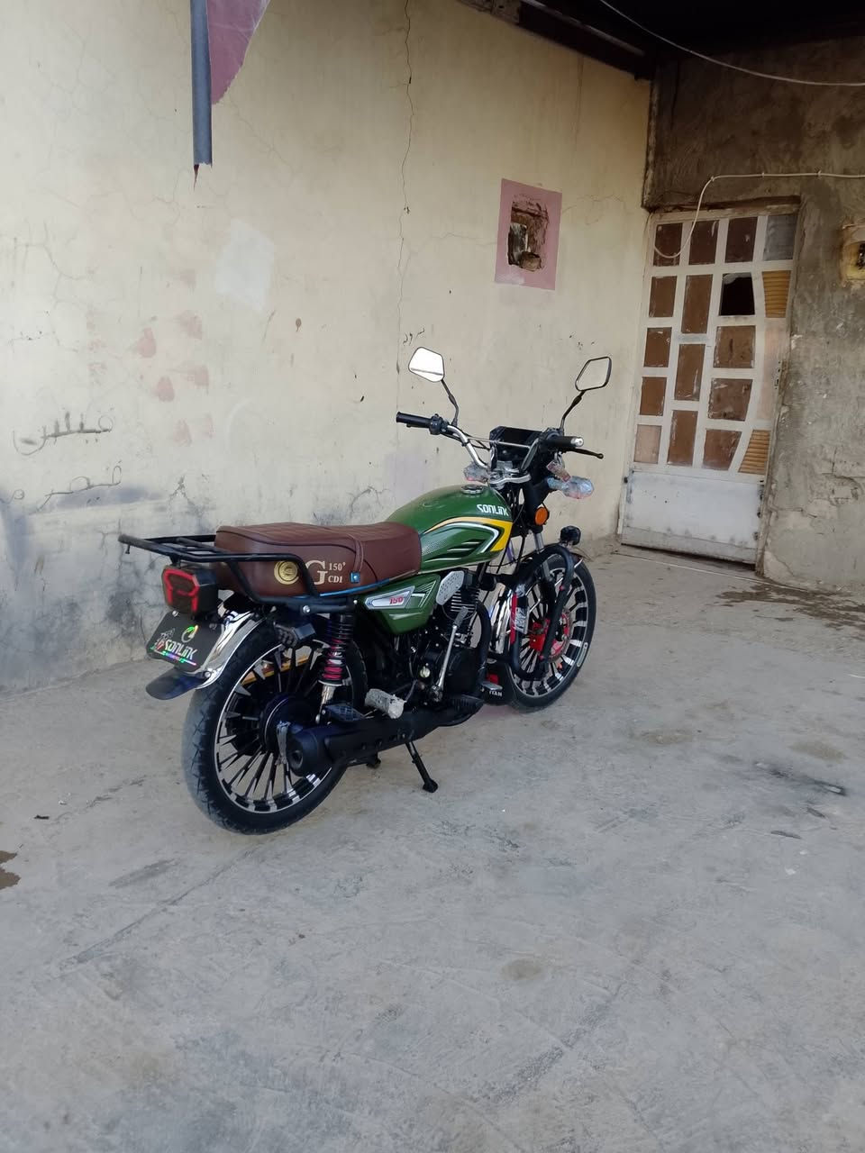 للبيع 24 محرك 150 السعر 850 وبمجال في فقط بس الشاشه ***********
