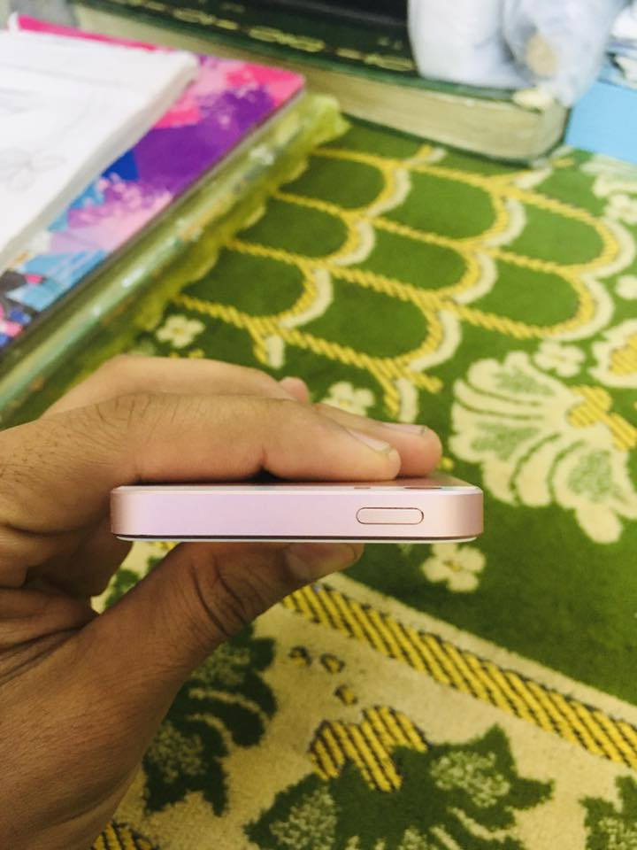 السلام عليكم ايفون 5seذكره ١٢٨ نضافه ١٠٠/١٠٠ بطاريه ٨٢  لون روز وردي مكاني بغداد سبع بكار شراي يتصل سعر 100 لف قفل ***********
