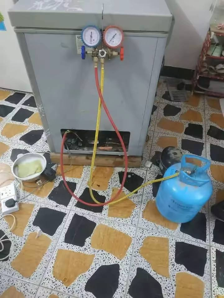 علي العجيلي *********** داخل البيت
