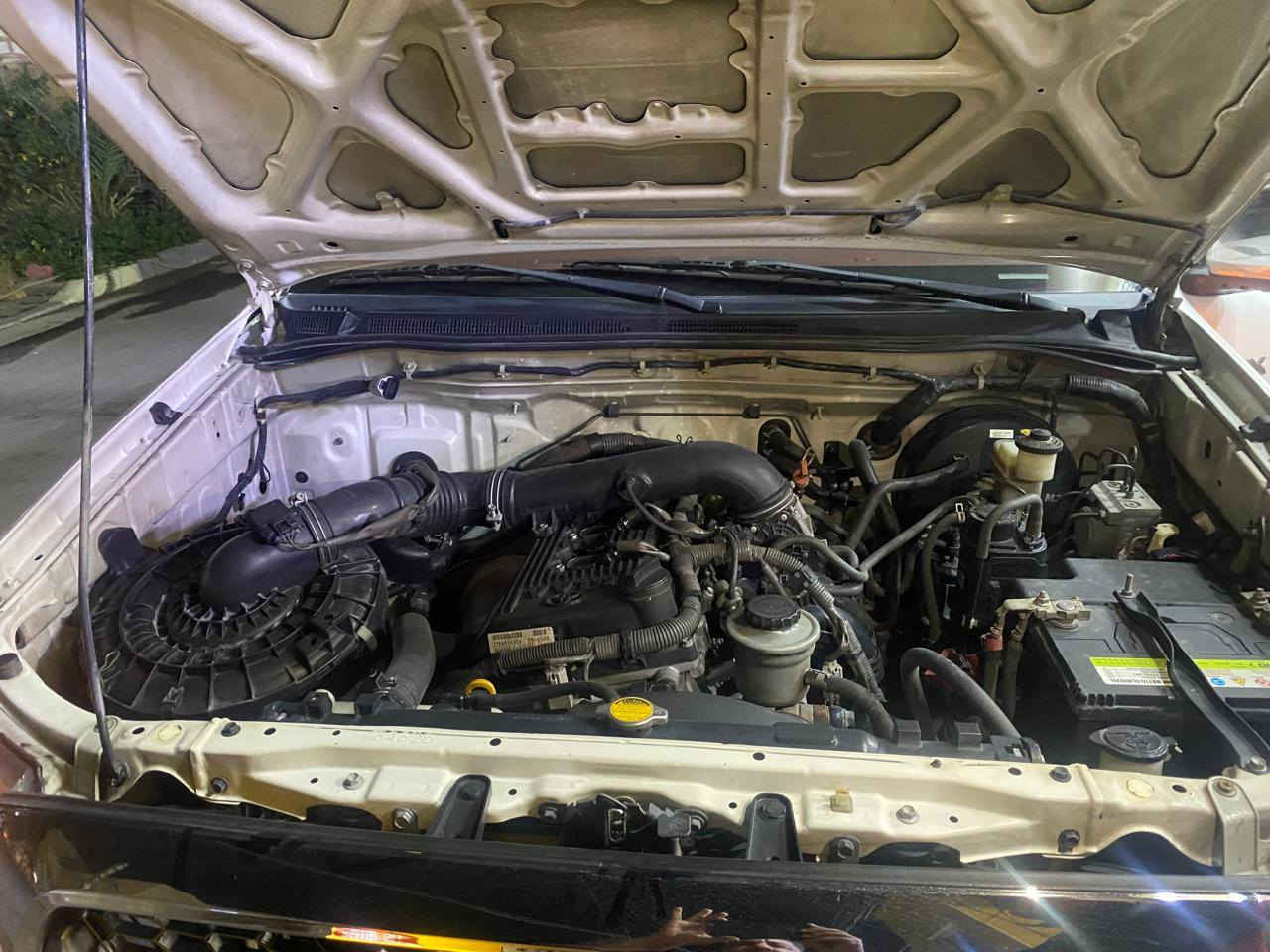 السلام عليكم للبيع بيكم هايلوكس موديل 2011 مكينه كير مكفول كير اوتوماتيك  بيها بس صبغ فقط دعاميه أماميه وباب البدي مكانها بغداد الشعب السعر 175بيها مجال بسيط  واي استفسار الاتصال على الرقم ***********
