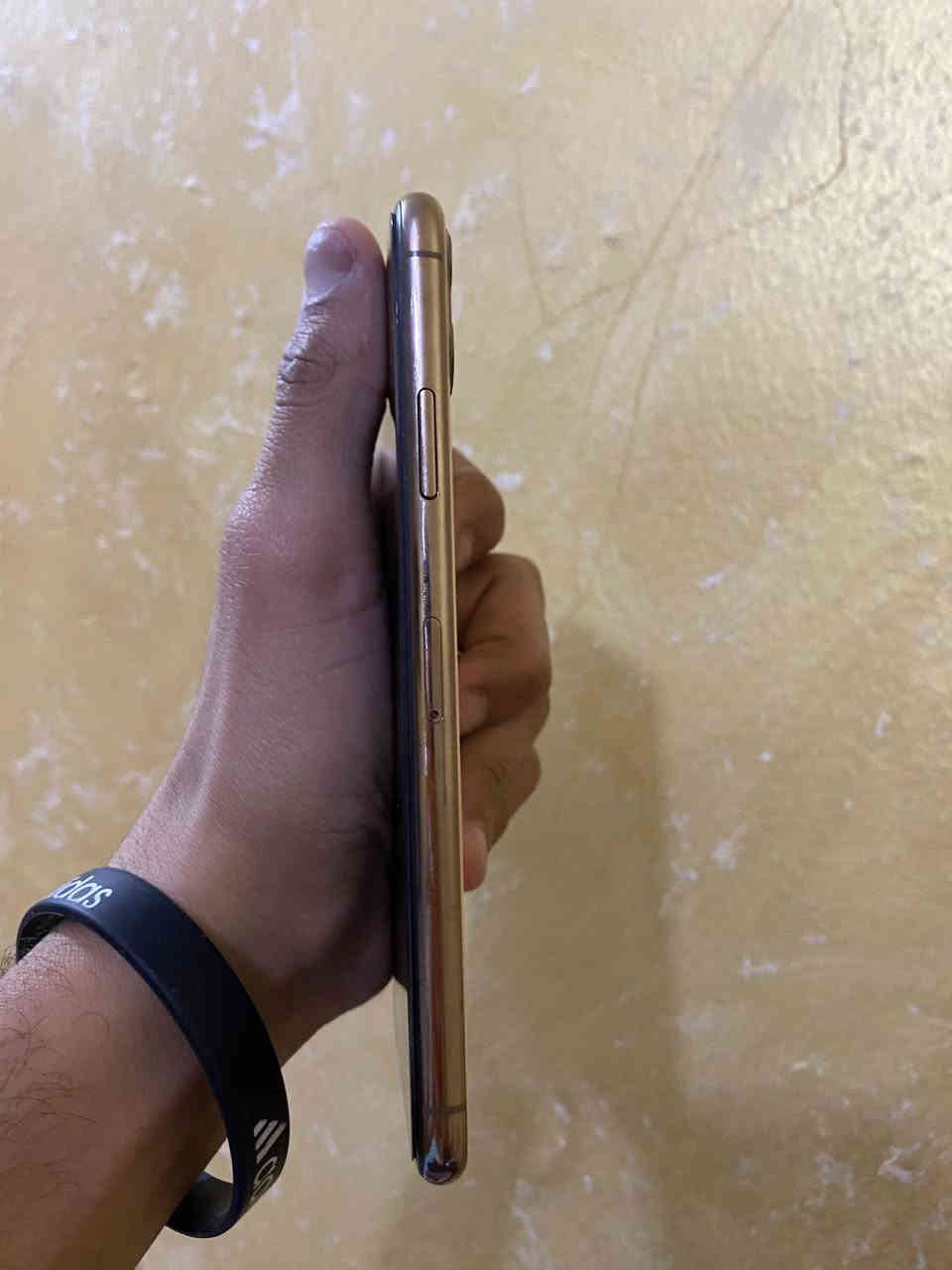 سلام عليكم
11برو ماكس
ذهبي 
ذاكره256
بطاريه76
فيس ايدي شغال✅
الجهاز وتر بروف مكفول 
نضافه99‎%‎
السعر 360وبي مجال بسيط
مكاني الحصوه
***********واتساب
