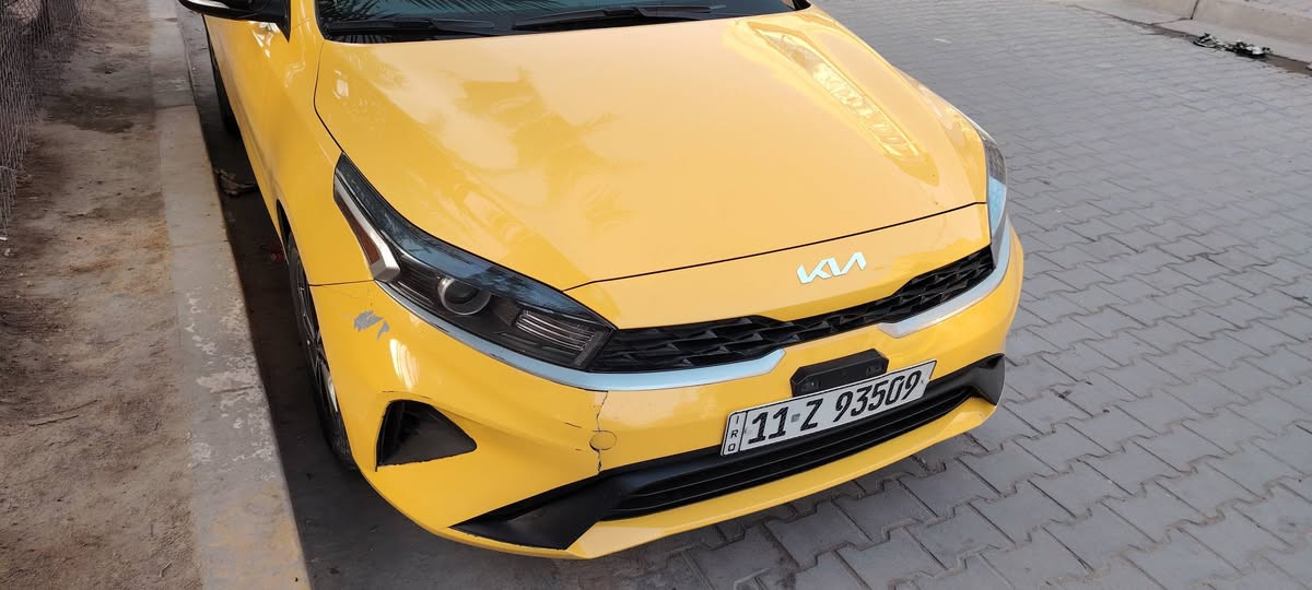 السلام عليكم كيا فورتي موديل 23 وارد امريكي 170 ورقة حادثهة بين البابتين ونازل شوي علة الدوسة وحالوب بسيط وبالعراق ضربة ربع باب خلف السائق وضربة في باب بالصندوق خفيفة  بدون اي دواخل للتواصل ***********
