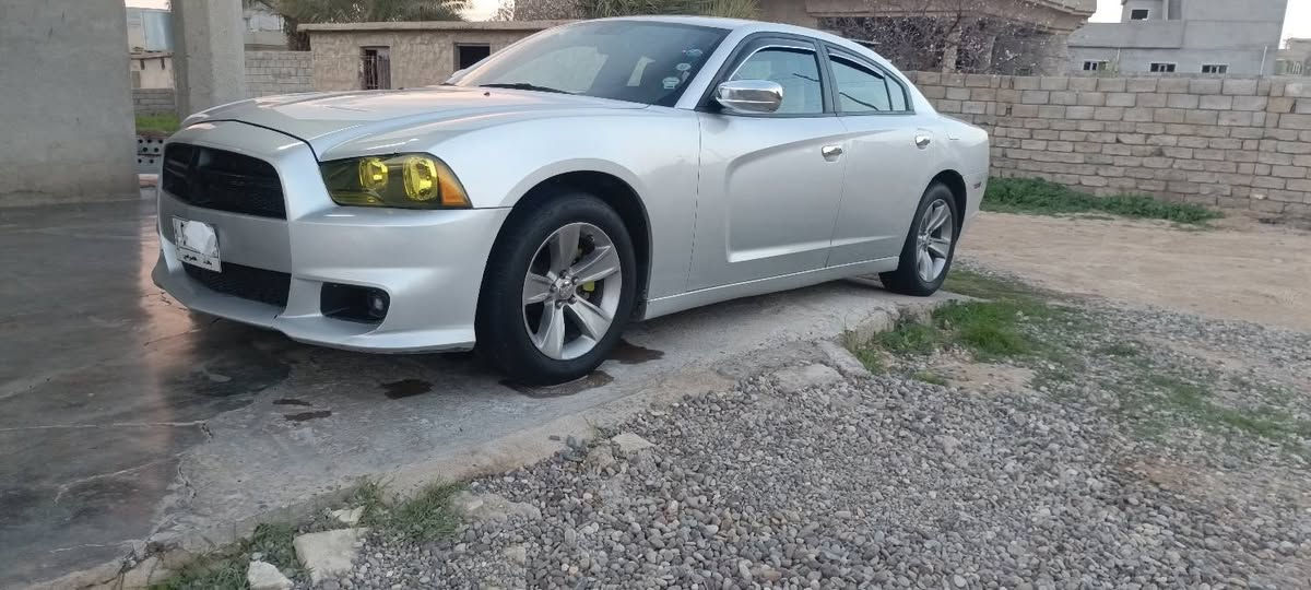 السلام عليكم جارجر للبيع موديل 2012 سياره جاهزه مكينه واكسن جديد السياره كير طياره كير سبورت وشفتات بل ستيرن سياره رقم بغداد تحويل ثاني يوم سنويتها 2028  ويل طخم تاير جديد سياره صدر امامي خلفي جديد  بيها قطعتين صبق بدون حادث  وبدون دواخل / السعر 155  مكاني صلاح الدين الشرقاط / ***********
