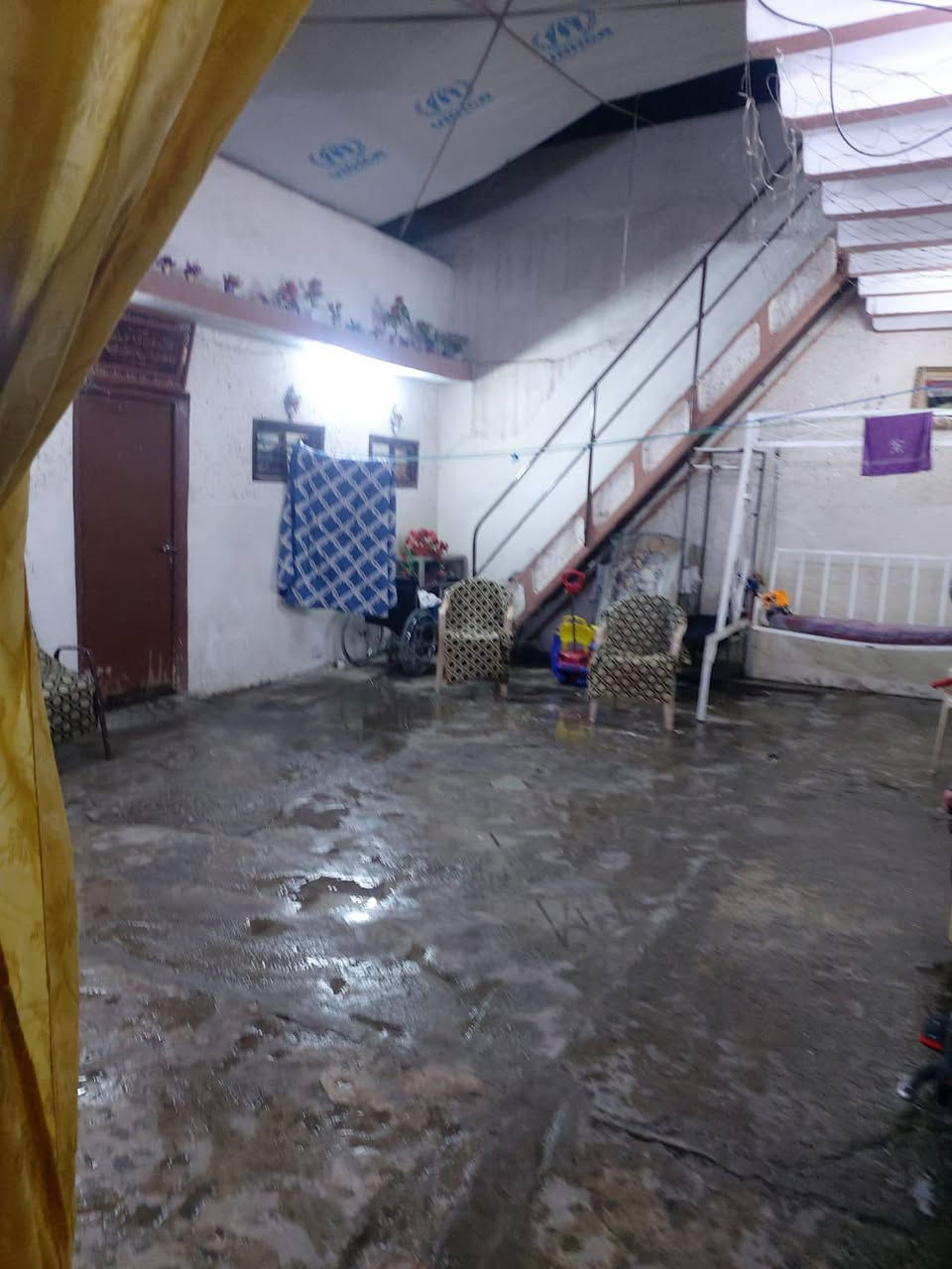 � دار للبيع –  🏡 طابق ونص 
📍 الموقع: الموصل – [ حي المنصور الجانب الايمن] 

خدمات ماي +كهرب خير من الله 

قريب علا المدارس والمسطوصف 

📐 المساحة: [ 150.متر   ]

الطابق الاول 1

🛏️ [ 3 غرف نوم  ] وستقبال وحوش 

🛁  ومجمع صحيات حمام وتواليت معزول 

🍽️ ومطبخ 

الطابق الثاني 

غرفتين نوم هيكل 

وسطح ناصي

وسطح عالي  

✅ سند طابو ملك صرف شرط التحويل 

💸 السعر: ( 90 )

📞 للستفسار اكثر الاتصال علا صاحب الدار

***********

                    ابوزيودي الدليمي صاحب الدار 

***********
