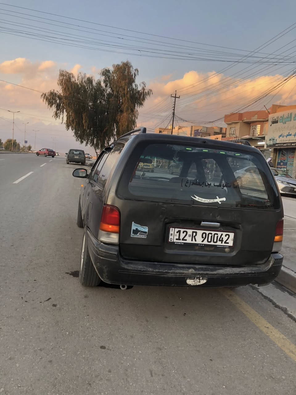 نيسان صني موديل 1991.
فول كير ومكينه شرط 
رقم جديد مسطرة 
سنويا لي2030
كهربائيات شغالة كمال
طخم  تواير جديد صدر السيارة جديد سيارة نضيفه من ناحية صبغ 
السعر 33وبيها مجال للطيبين 
رقم صاحب السيارة ‭0789 127 2633‬
