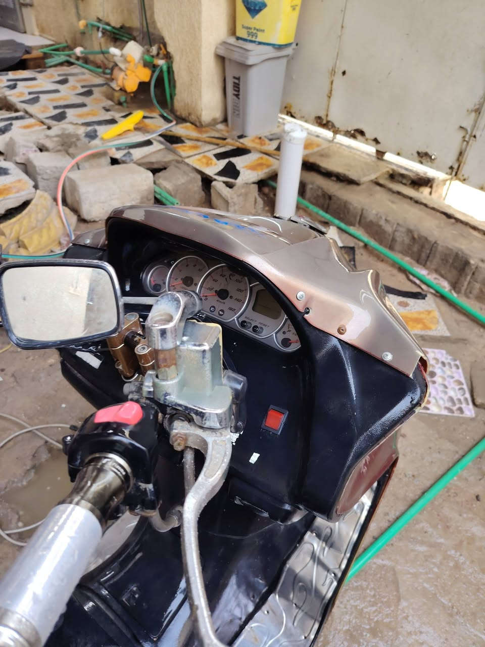 السلام عليكم للبيع دراجه ناريه في البصره الدارجه حلوه ونضيفه اكطع بيه قايش وتركوه الولد صار شهرين متروكه وبسعر ٢٥٠ وبيه مجال نوع فورزا اتصل وتدلل بيه مجال  ***********
