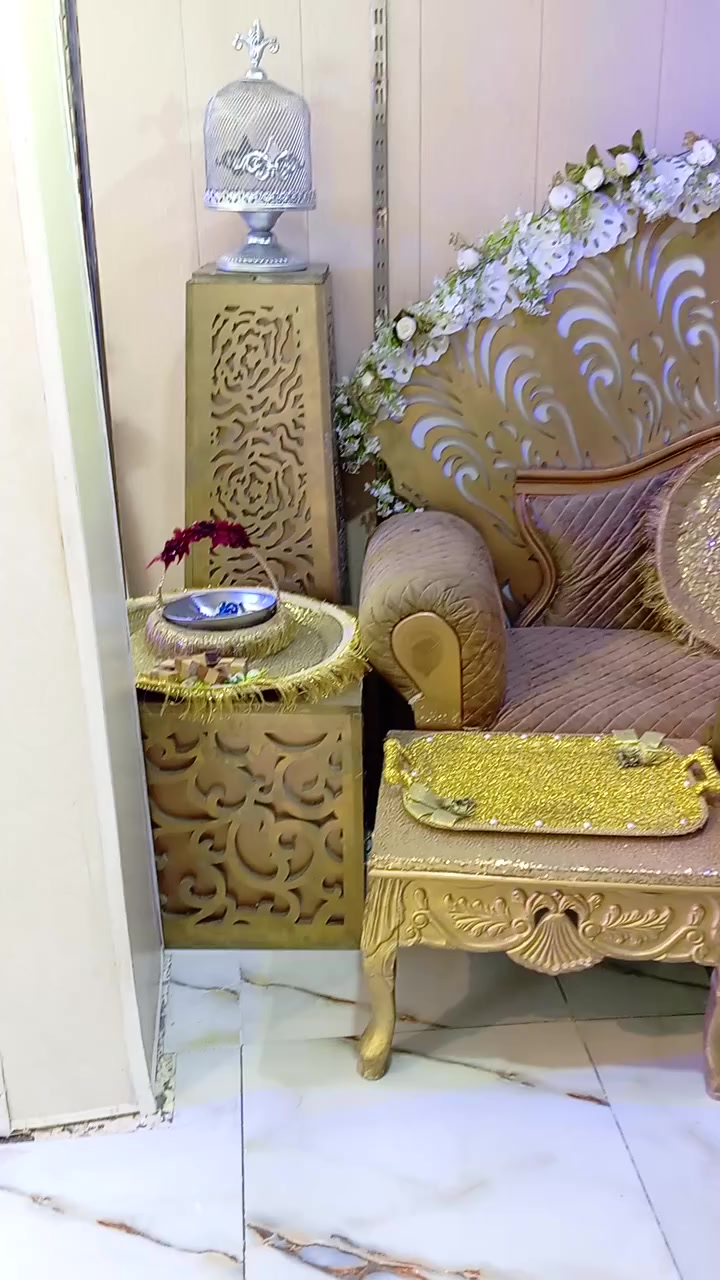 للبيع الواحدة 300 الف كامل ملحقاته لتواصل ***********
