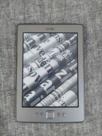 قارئ كتب • موديل مجهول