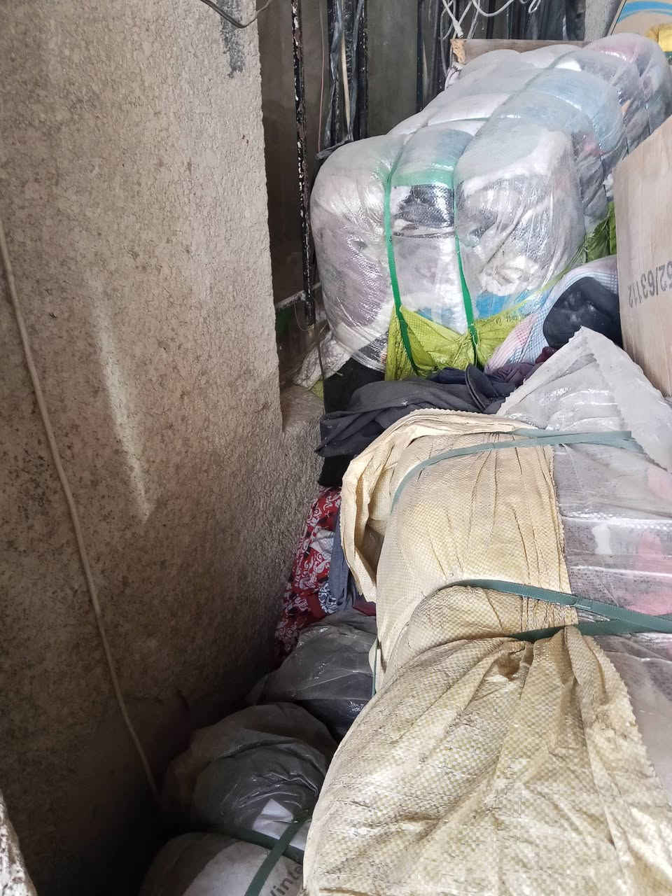 شلايف بالات متنوعه نسائي ورجالي واطفال صيفي وشتوي تطلع بجايم وقماصل وسويترات بناطير ستريجان بلوزات وستر وشليف يختلف عن شليف وزنه 40كيلو عدد القطع بين80 و 100 حسب وزن القطع سعر الشليف 25 تصفية لان عزلنا المحل


**إذا كنت صاحب هذا الإعلان وتريد حذفه لأي سبب، رجاءا أرسل رسالة إلى الدعم الفني**