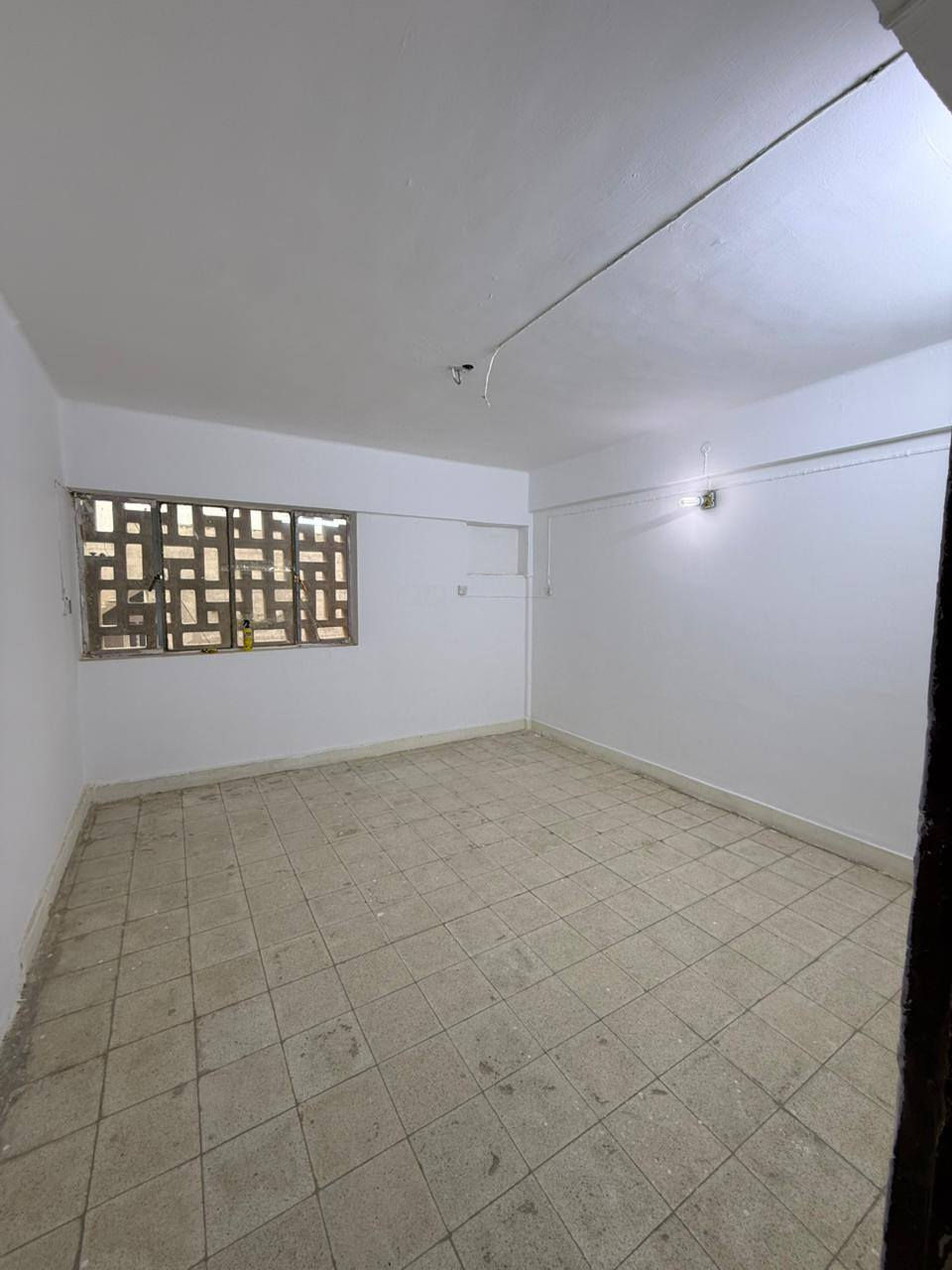 شقه للايجار في حي المعمل قرب الملعب غرفتين نوم واستقبال ومطبخ وحمام وصحيات ومخزن *********** 
سعر الايجار 200 الف
