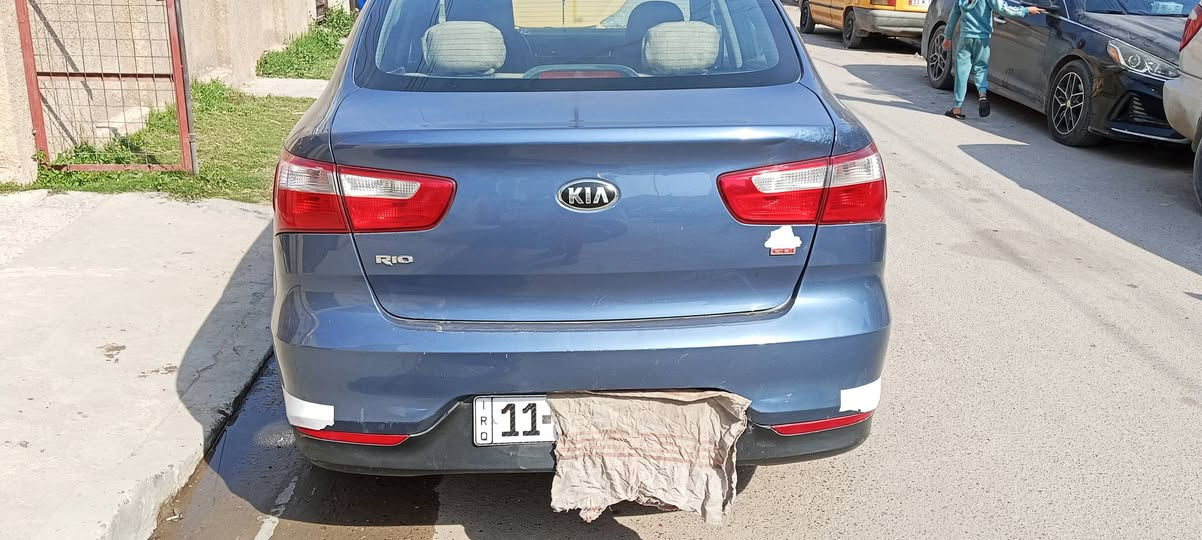 سلام عليكم كياه ريوه موديل 16 بدون دواخل فقط بنيد سياره بأسمي رقم انكليزي تخم تاير جديد سياره شرط التحويل جاهزه من كلشي مكانه السيارة بغداد الدوره ***********
