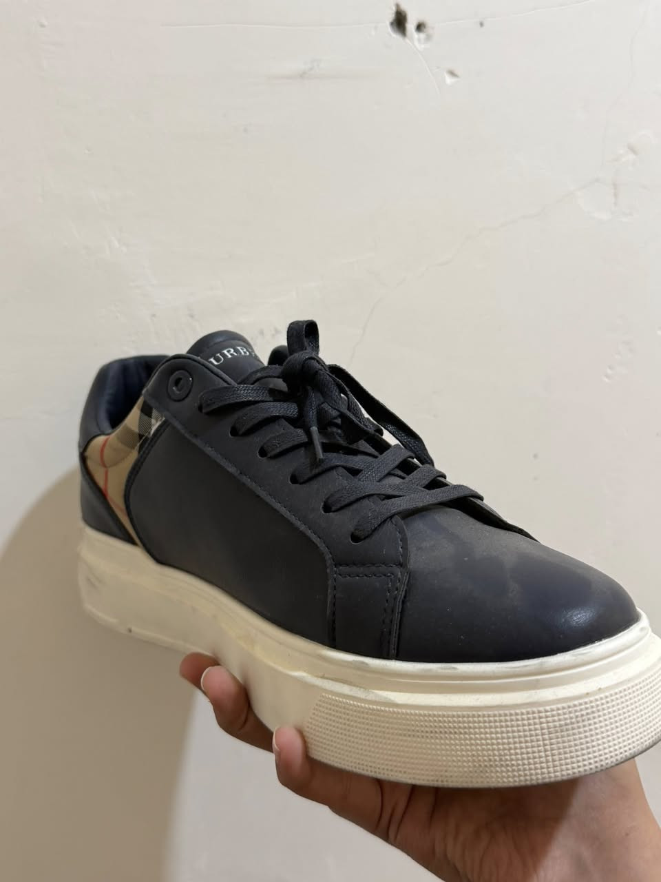 السلام عليكم
للبيع حذاء ماركة بربري (Burberry) صناعة بريطانية اصلية ماستر كوالتي مستخدمة فقط مره واحده قياس ٤١

الدبان طبي

الي يريد يشتريها يراسلني ماسنجر

السعر اذا تشتري جديدة 

(٢٨-٣٢) الف دينار

سعر هاي المستخدمة

١٨ الف دينار

بيها مجال بسيط

عنواني السماوة

التفاصيل الي يريد يشتري يراسلني ماسنجر


**إذا كنت صاحب هذا الإعلان وتريد حذفه لأي سبب، رجاءا أرسل رسالة إلى الدعم الفني**