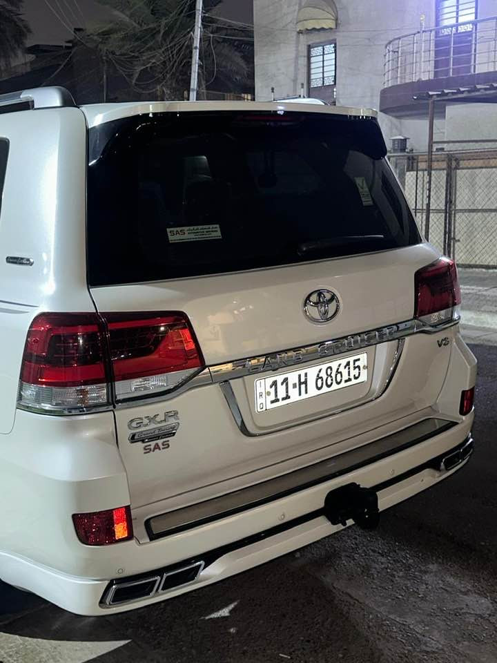 السلام عليكم 
لاندكروز 20 فول  ساز 
مكفوله من الصبغ والبترد 
معروف مواصفات الاندكروز 
ماشيه 66الفف 
السعر 565$ يعني خمس شدات وخمسه وستين ورقه
مكان السياره شارع فلسطين 
***********
وبيها مجال بسيط حك الجيه
