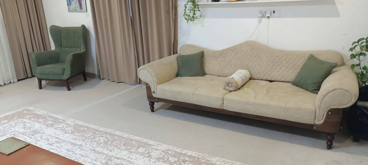 سعر ٣٥٠ قابل للتفاوض
طقم كنبات للبيع استعمال نضيف 
للتواصل على الرقم  *********** مكان اربيل
