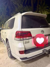 لاندكروز ٢٠١٩ ساز  كفاله عامه عدا بارد بالباب الخلفي مال الصدر  ماشية ...