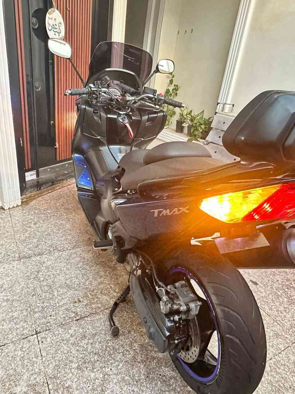 سلام عليكم شباب ( الله هم صلي على محمد )
للبيع TMAX  موديل 2011
 جديده مكفوله كفاله عامه من التاير للتاير وياها 3 سويجات 
لون ازرق 
ستيرن رياضي 
مكاني الشعب شارع الصحه 
سعر 41 ورقه وبيها مجال واليشوفها غاليه يذكر الله ويصلي ع نبي كلشي اكو بالسوك
***********
الشعب شارع الصحة
