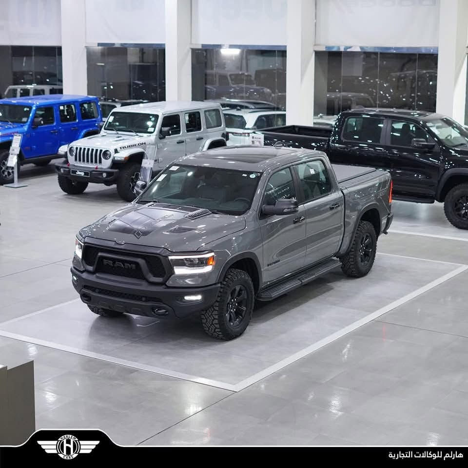 رام ربل وكالة شركة هارلم
السعر 460$
مكان السياره بغداد زيونه
*********** المراسله واتس 
الموديل : 2023 . (خليجي) . 

المحرك : V8 5.7L . 

المواصفات :
نضام etorque الكهرباء الاقتصادي 
* دفع رباعي 4×4 .
* كزوز سستم . 
* شاشة كبيرة 12 أنچ . 
* نظام ملاحة GPS . 
* صناديق تخزين خلفية رام بوكس .
* سقف بانوراما . 
* المصابيح الأمامية زنون .
* كشافات الضباب زنون . 
* المصابيح الأمامية والخلفية LED .
* دخول ذكي (بصمة) . 
* تشغيل عن بعد .
* مقاعد رياضية من الجلد الفاخر
* المقاعد الأمامية كهربائية مع ذاكرة لحفظ وضعيات الجلوس.
* تدفئة مقاعد . 
* تدفئة مقود القيادة . 
* نظام خرائط  GPS . 
* حساسات امامية وخلفية . 
* كاميرا خلفية . 
* دوسات جانبية . 
* مكيف خلفي .
* الويلات مع الاطارات مخصصة للطرق الوعرة .
* منظومة كاملة لقطر العربات . 
* المرايا الجانبية قابلة للطي كهربائيا .  
* الشباك الخلفي كهربائي .
* غطاء
