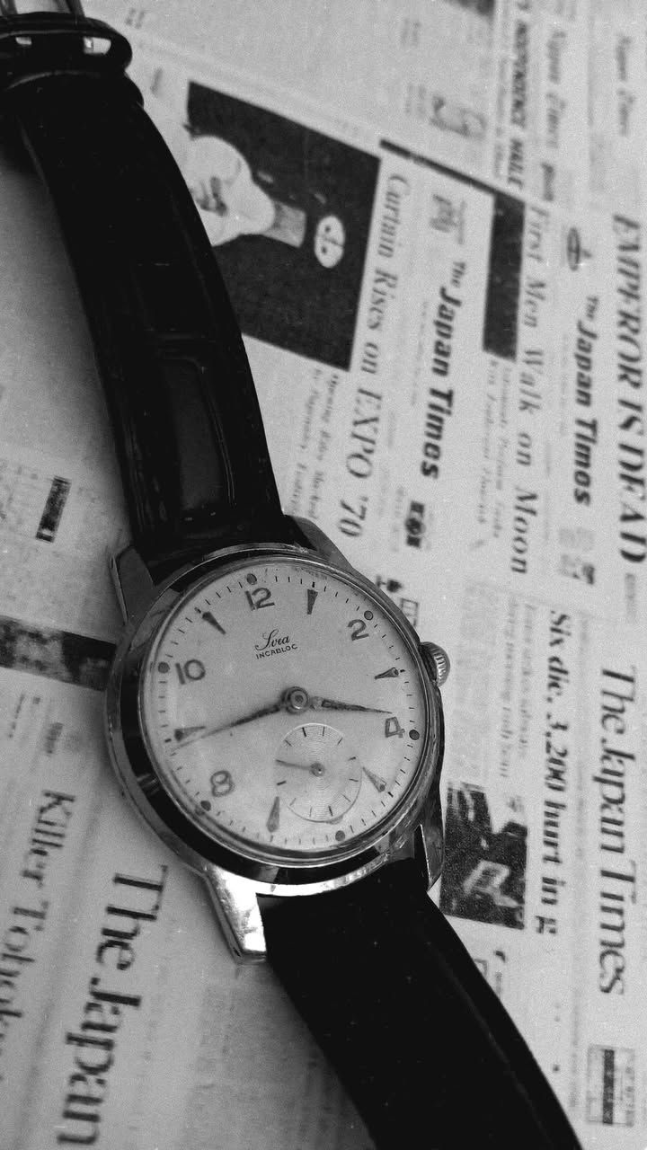 السلام عليكم 
Svea Vintage 1950s 🇨🇭
سويسري اصلي 

INCABLOC مقاوم للصدمات 
سنتر ثواني منفصل 
القطر 33mm
محرك ميكانيكي نصب تكويك 
سير جلد اصلي 
دزاين مشابه للاوميغا حقبة الخمسينات من القرن الماضي 

للمهتم بالشراء اكتب تم يجيك السعر خاص


**إذا كنت صاحب هذا الإعلان وتريد حذفه لأي سبب، رجاءا أرسل رسالة إلى الدعم الفني**