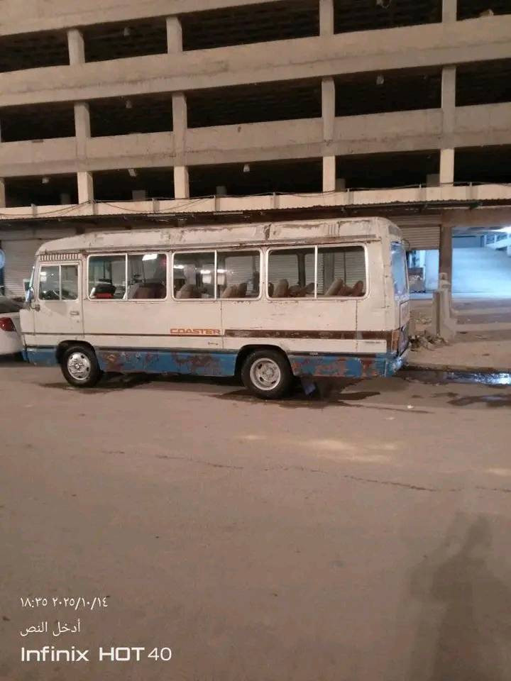 السلام عليكم ورحمة الله  كوستر عريض للبيع موديل، 1985 محرك بطه 3000 دسك باور سعر4 ونص وبيه مجال   لعنوان سماوة  رقم الهاتف  ***********
