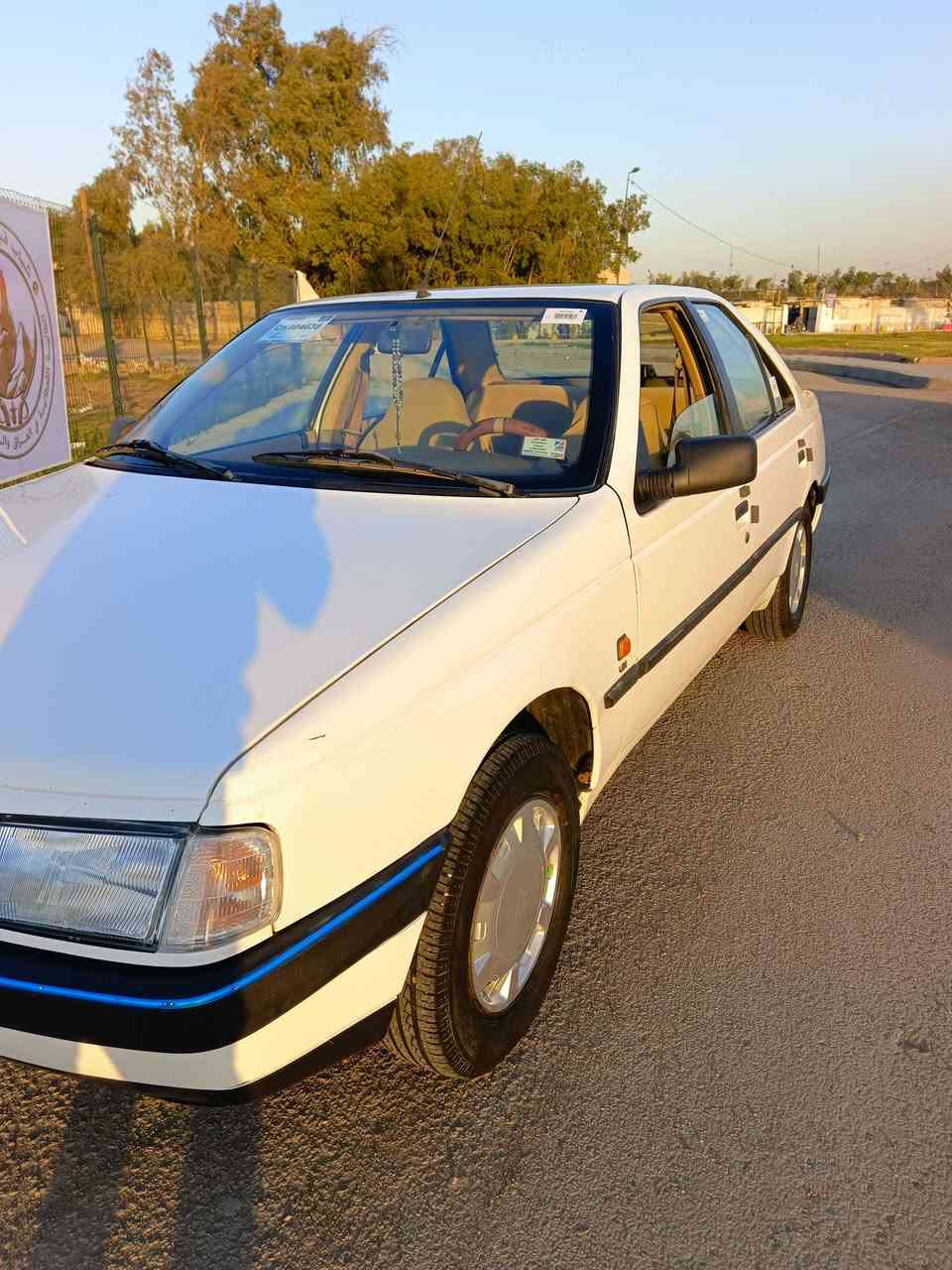 السلام عليكم
بيجو جي ال اكس 
موديل ٢٠٠٩
سياره نضيفه صدر خلفي امامي 
تخم تاير بيه السياره بيه ربع دوسه صبغ وشويه من الباب الي خلف العبري
كلج طبي بيه 
صفاح السياره موس حلوه 
دواخل بيجي 
مكان حي او قرب جامع الفردوس 
***********
